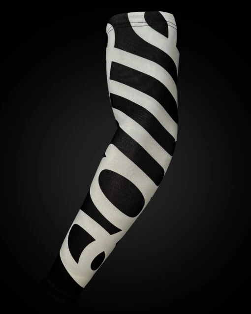 Warstic ARM SLEEVE - BATTLE (BLACK/WHITE) -Deals Baseball Store Armsleeve BattleBLK OnArm